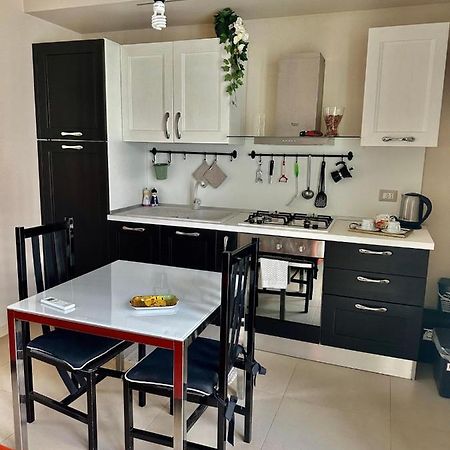 Piccolo Loft In Centro Asti Apartment Bagian luar foto
