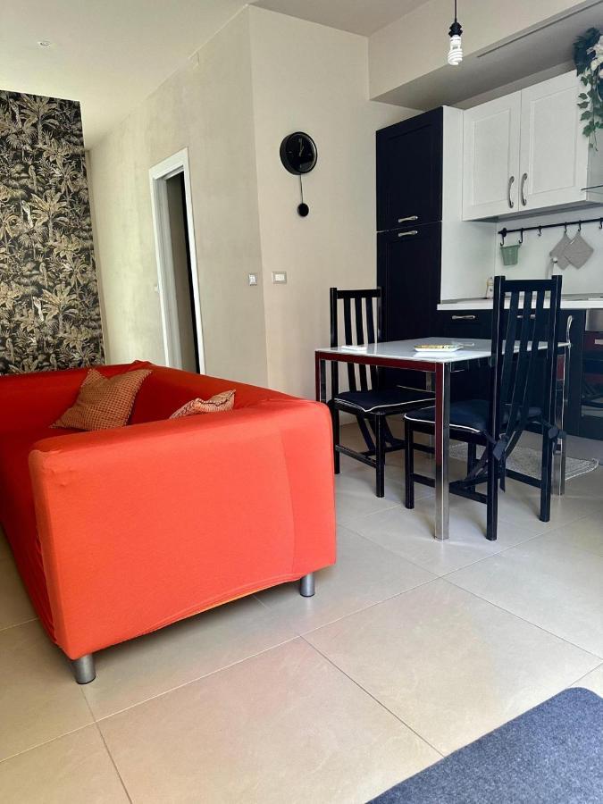 Piccolo Loft In Centro Asti Apartment Bagian luar foto