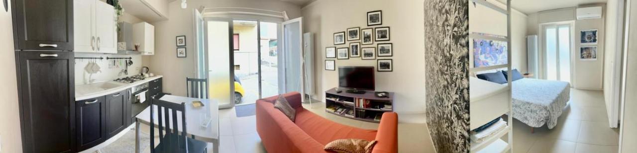 Piccolo Loft In Centro Asti Apartment Bagian luar foto