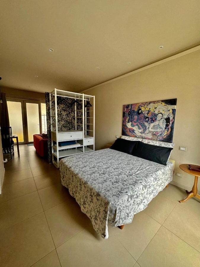 Piccolo Loft In Centro Asti Apartment Bagian luar foto