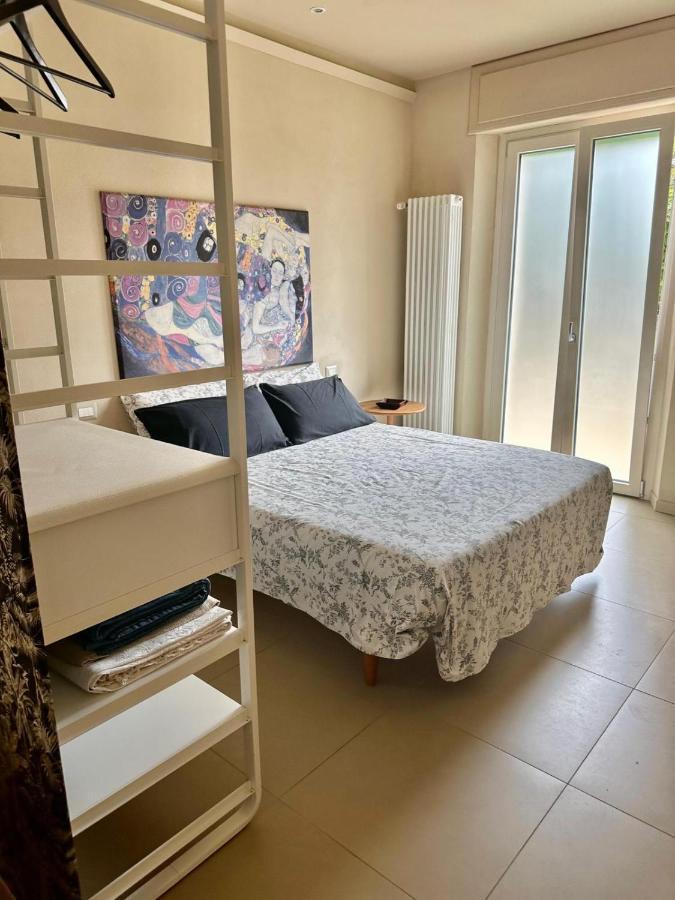 Piccolo Loft In Centro Asti Apartment Bagian luar foto