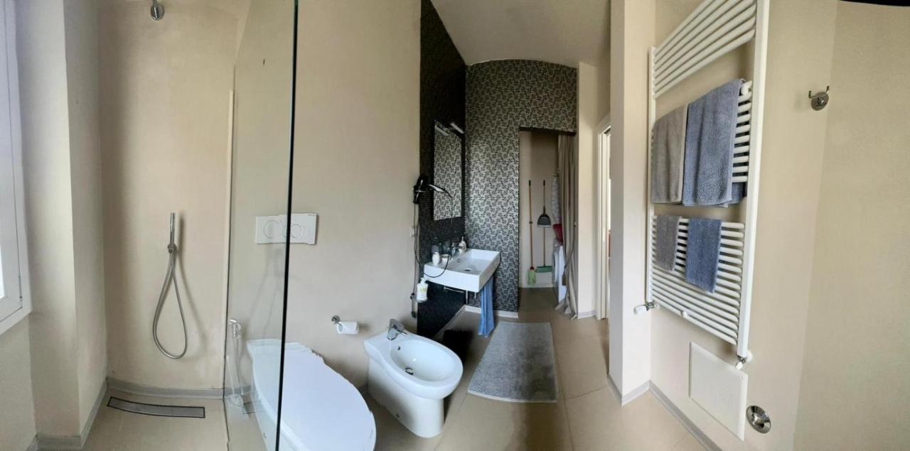 Piccolo Loft In Centro Asti Apartment Bagian luar foto
