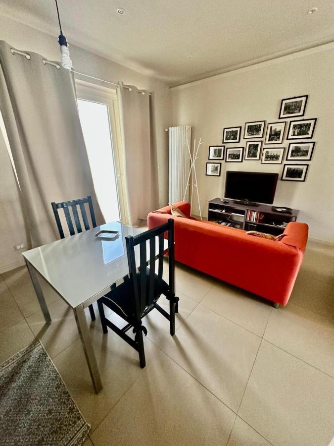 Piccolo Loft In Centro Asti Apartment Bagian luar foto